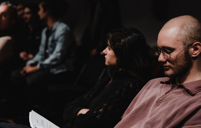 Utrinki z bralnih uprizoritev 10-minutnih besedil študentov AGRFT <em>Foto: Maša Pirc</em>