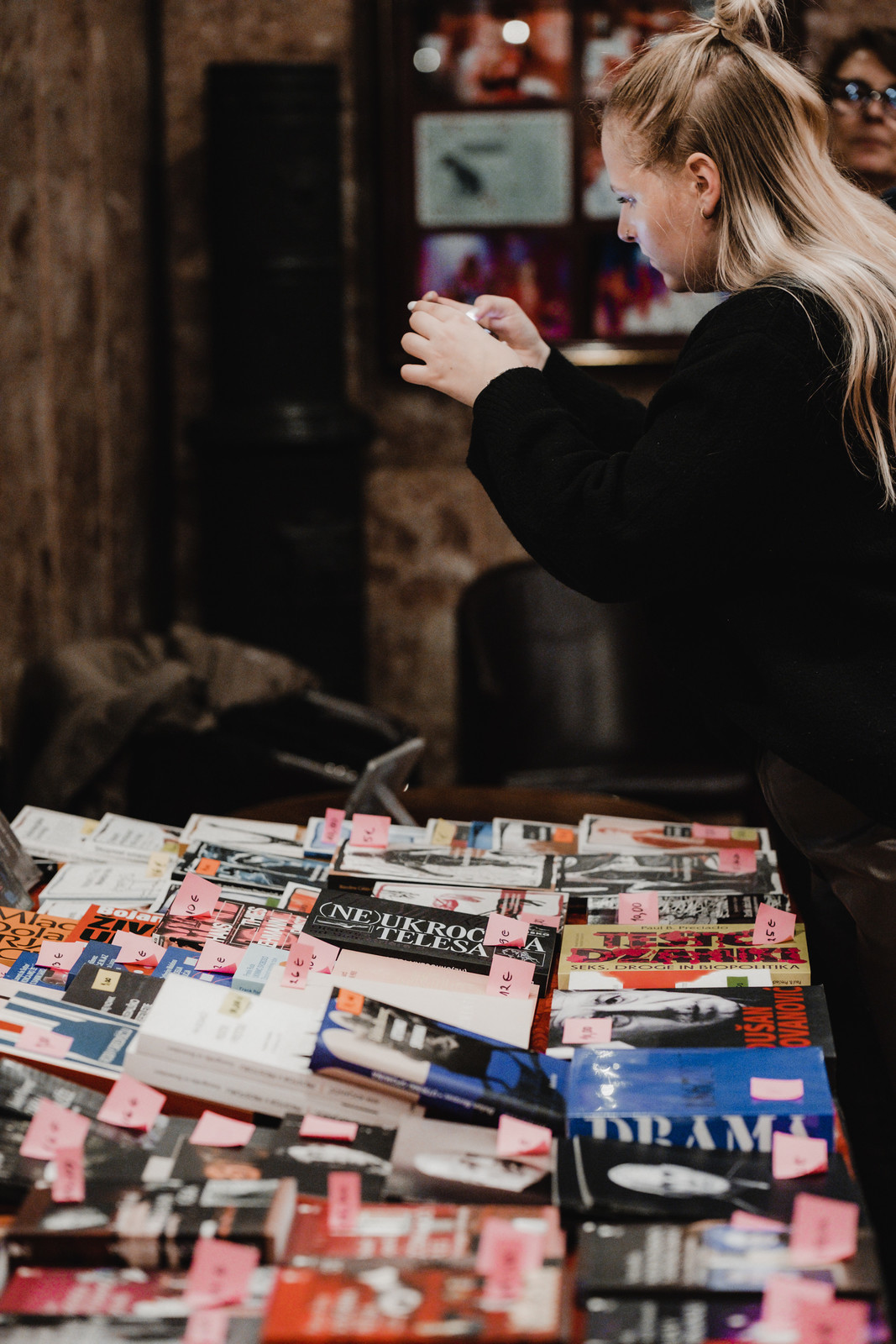 Utrinki z odprtja prodajne knjižne izložbe Slovenskih gledaliških založnikov <em>Foto: Maša Pirc</em>