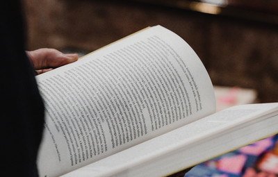 Utrinki z odprtja prodajne knjižne izložbe Slovenskih gledaliških založnikov <em>Foto: Maša Pirc</em>