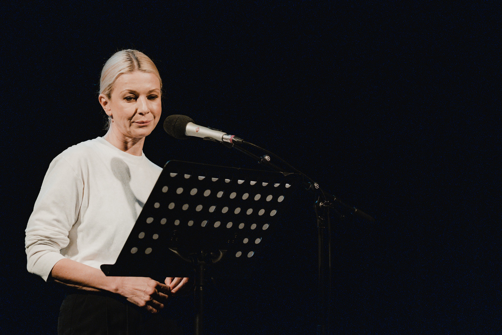 Utrinki z žive izvedbe radijske igre Neže Lučka Peterlin: Jagnje <em>Foto: Maša Pirc</em>