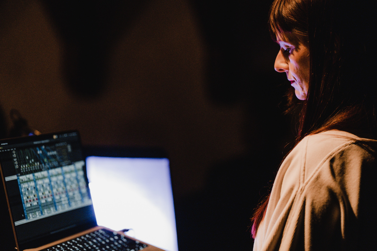 Utrinki z žive izvedbe radijske igre Neže Lučka Peterlin: Jagnje <em>Foto: Maša Pirc</em>