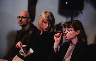 Utrinki z žive izvedbe radijske igre Neže Lučka Peterlin: Jagnje <em>Foto: Maša Pirc</em>