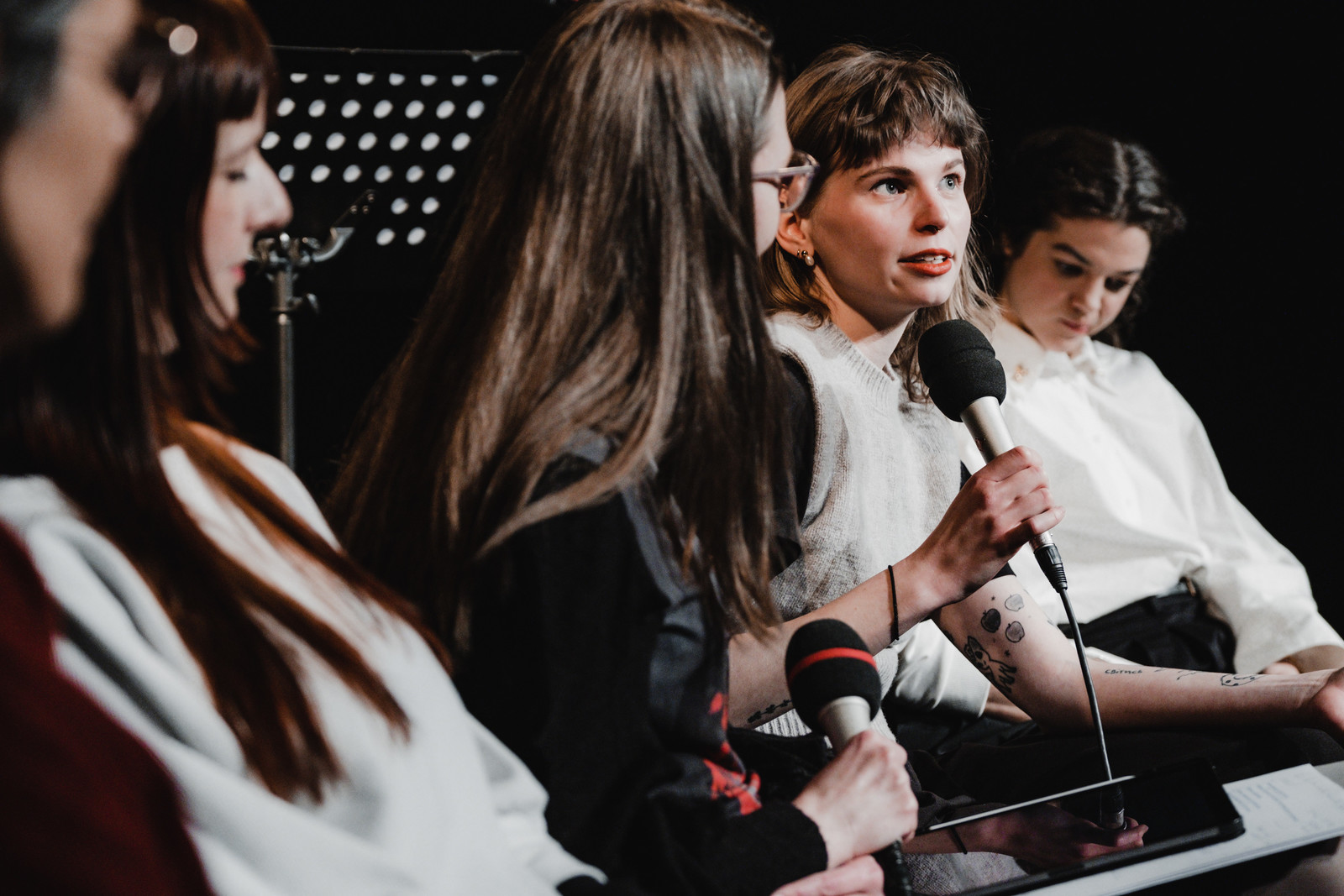 Utrinki z žive izvedbe radijske igre Neže Lučka Peterlin: Jagnje <em>Foto: Maša Pirc</em>