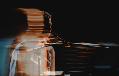 Utrinki z žive izvedbe radijske igre Neže Lučka Peterlin: Jagnje <em>Foto: Maša Pirc</em>