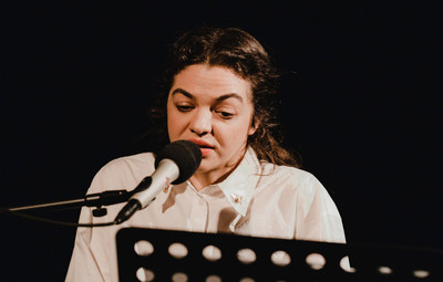 Utrinki z žive izvedbe radijske igre Neže Lučka Peterlin: Jagnje <em>Foto: Maša Pirc</em>