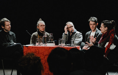 Utrinki z Okrogle mize Hiša za goste: Umetniška svoboda na kocki - gledališče v politično zaznamovanih kontekstih <em>Foto: Maša Pirc</em>