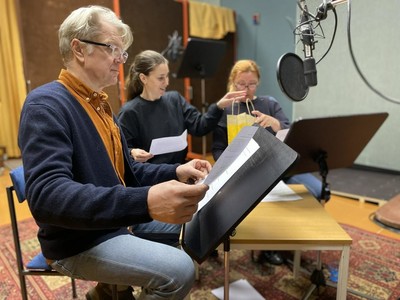 Brane Završan, Nina Rakovec in Vesna Jevnikar v radijskem studiu <em>Foto: Arhiv Uredništva Igranega programa Radia</em>
