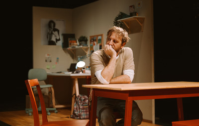 Matej Puc v uprizoritvi Zakaj sva se ločila <em>Foto: Peter Giodani</em>